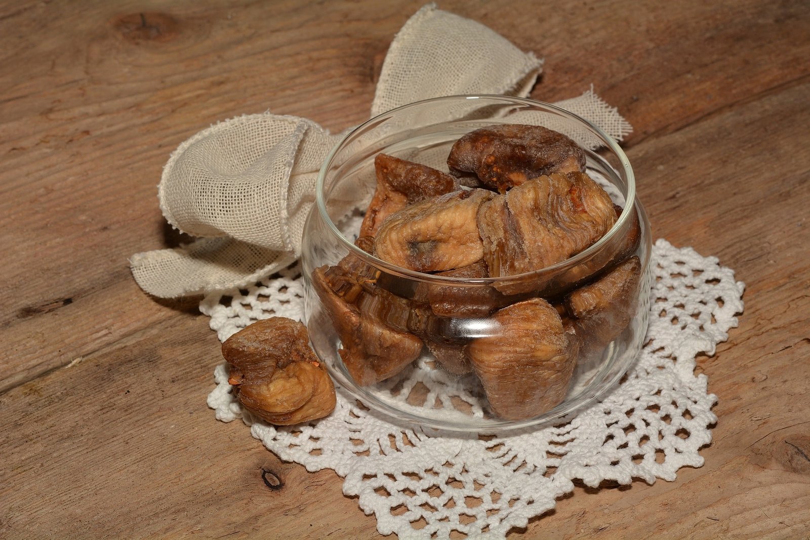 anjeer in bowl